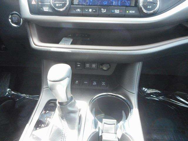 Toyota Highlander 2017 photo 18